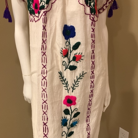 Mexican Embroidered Floral White Dress Unsized Fits XS Petite - Picture 3 of 14